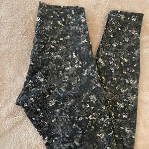 Lululemon - legging size 4 - like new!